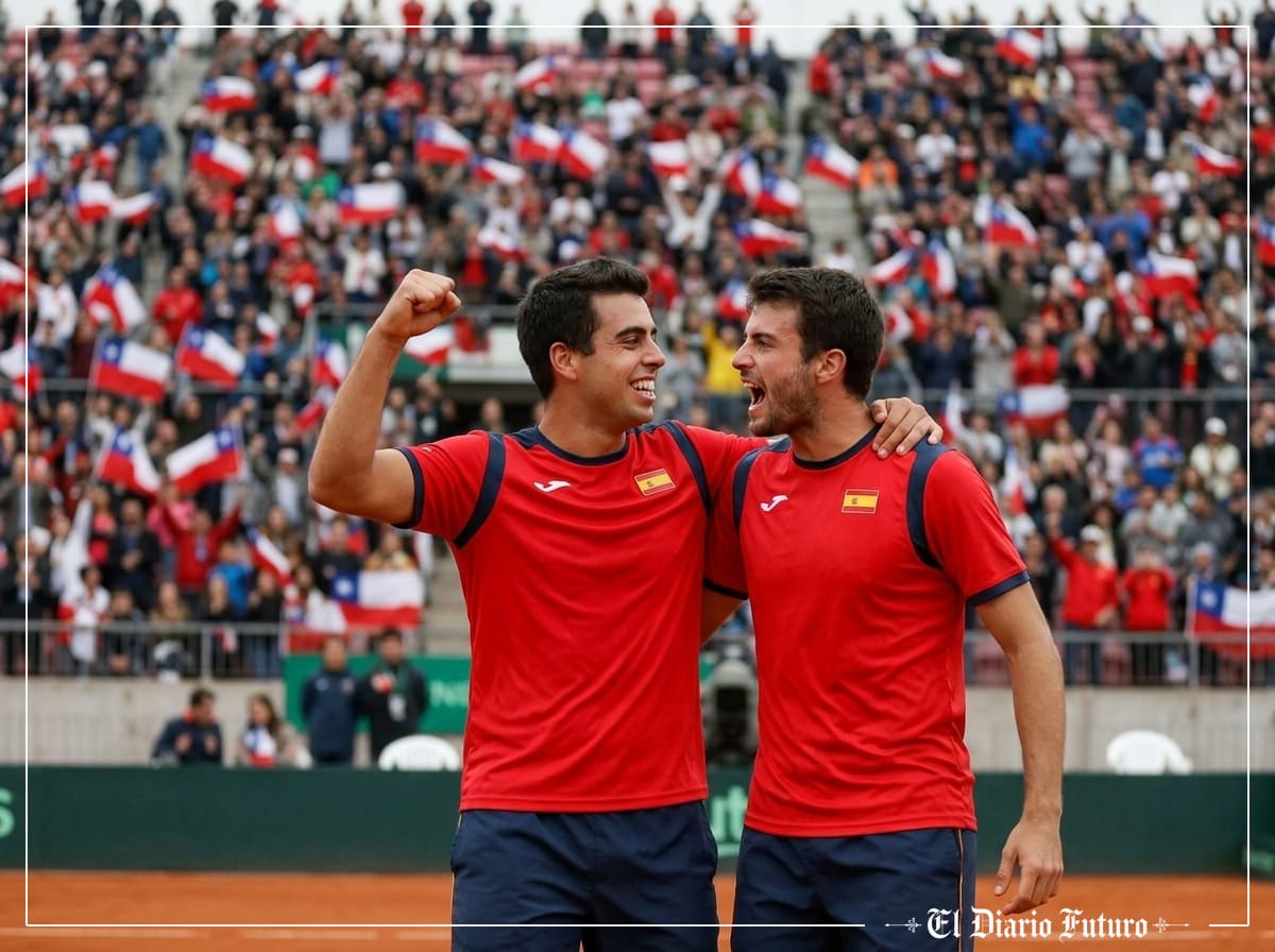 Jaume Munar y Pedro Martínez celebran un punto en el dobles de la Copa Davis