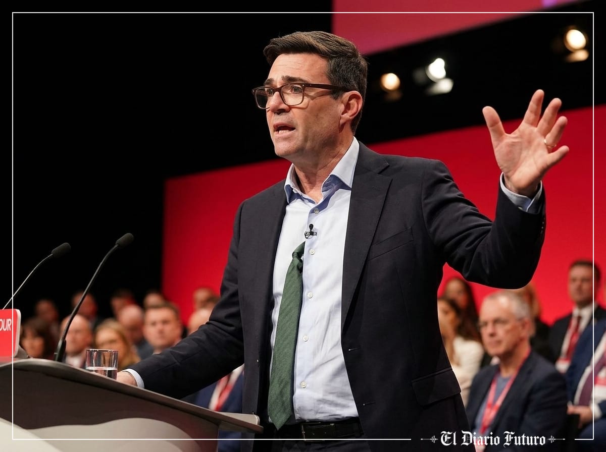 Andy Burnham en el escenario de la conferencia laborista en Liverpool