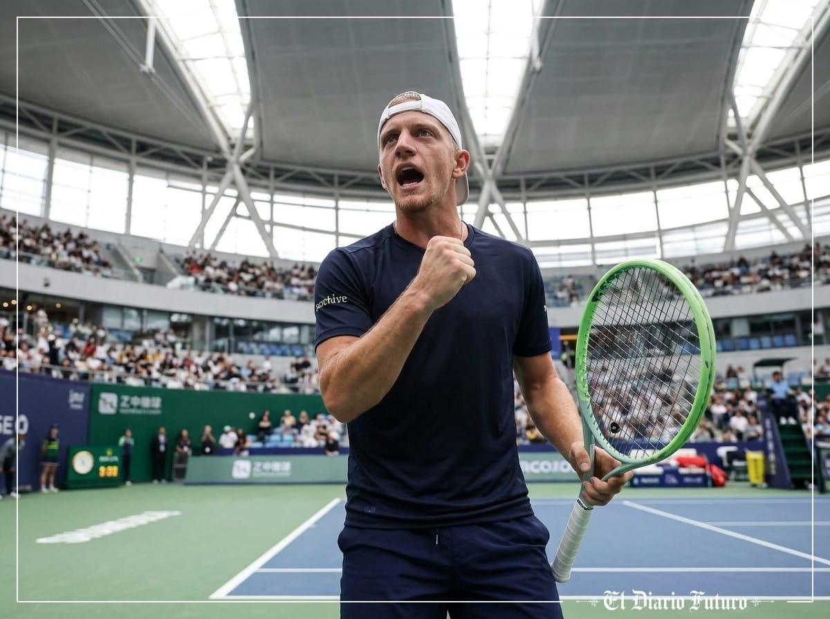 Alejandro Davidovich Fokina celebra un punto en la pista central de Shanghái