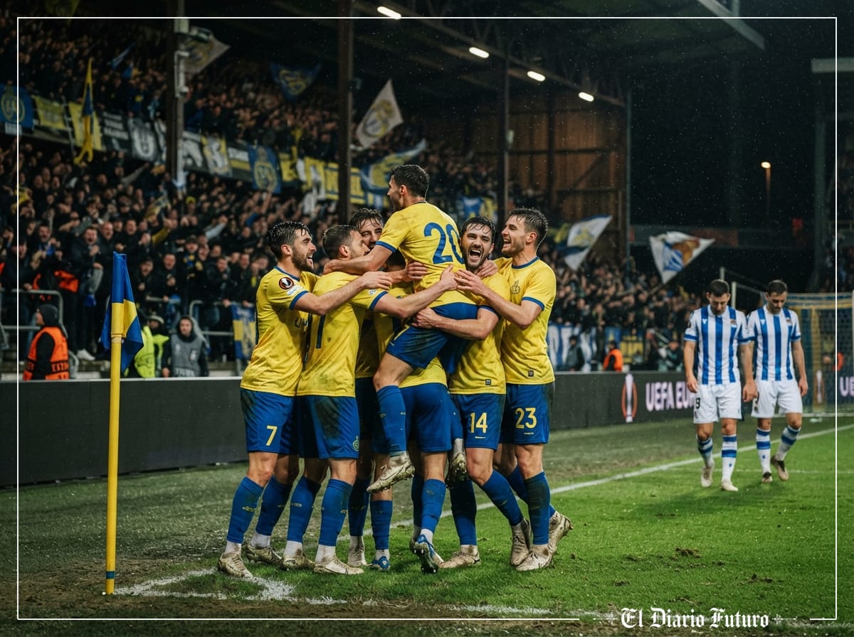 Jugadores del Union Saint-Gilloise celebran un gol ante la Real Sociedad en el Joseph Marien