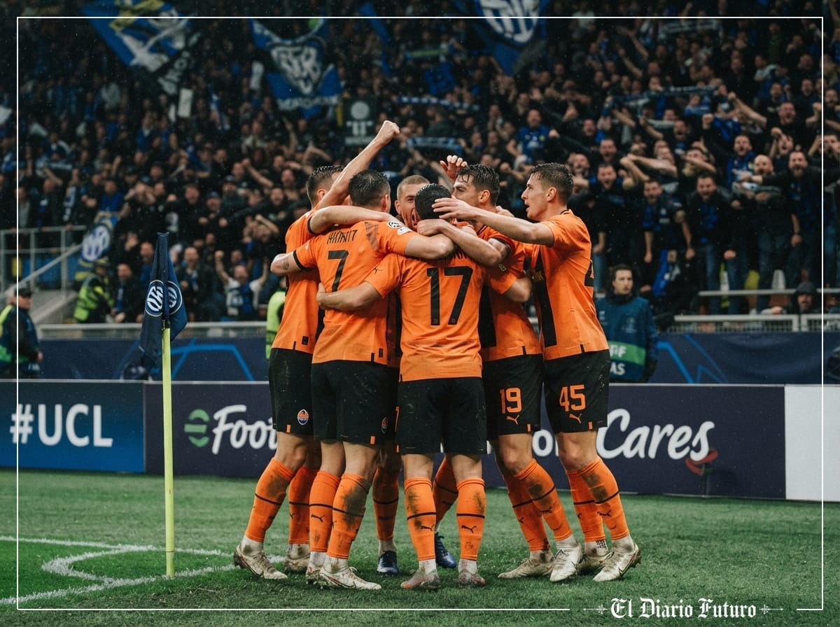 Jugadores del Shakhtar Donetsk celebran un gol en San Siro.