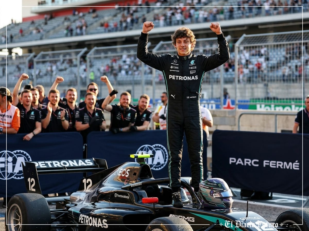 Kimi Antonelli celebra sobre su Mercedes en Austin