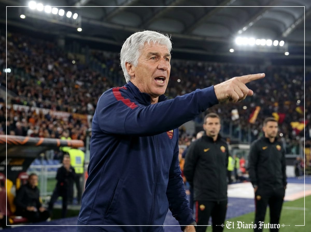 Gian Piero Gasperini da instrucciones desde la banda del Olímpico